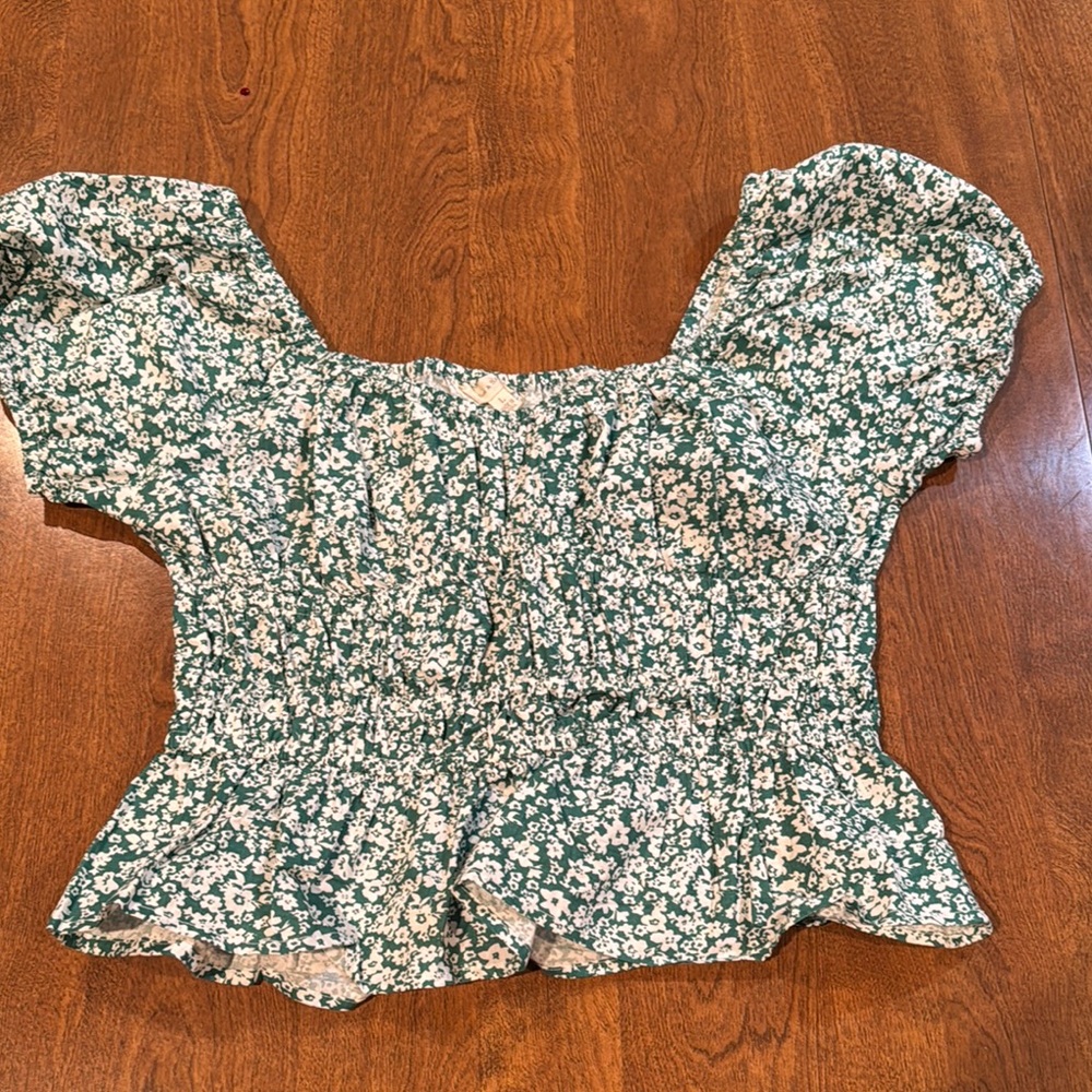 Savvy White and Green Puff Sleeve Peplum Blouse